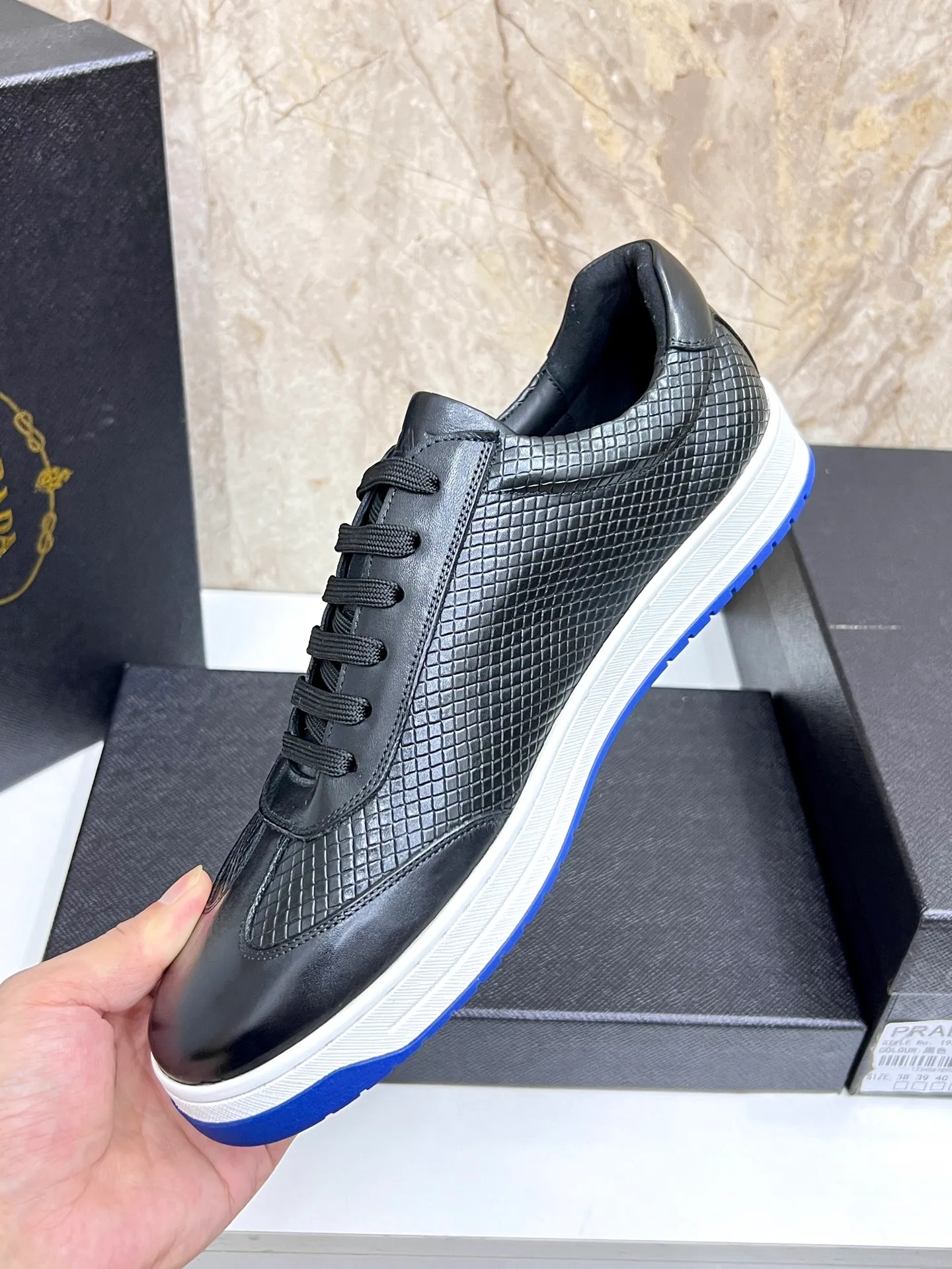 💰620 Prada classic men’s lace-up casual shoes｜Imported cowhide upper｜Layered stitching design on the upper Lightweight and breathable｜Soft and comfortable｜PRADA letters on the side｜Distinctive sporty style Showing the brand style｜Lightweight embossed rubber sole｜With cowhide foot pad lining｜Excellent foot feel Fashionable and elegant｜Size: 38-44 (customized at 45)